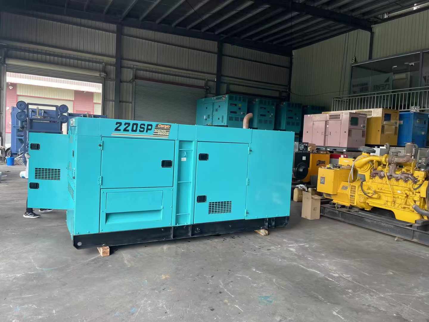 烟台柴油发电机组长期不间断运行时，如何监控其温度和压力？