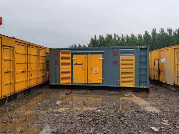 烟台柴油发电机如何判断干式空气滤清器是否需要更换？